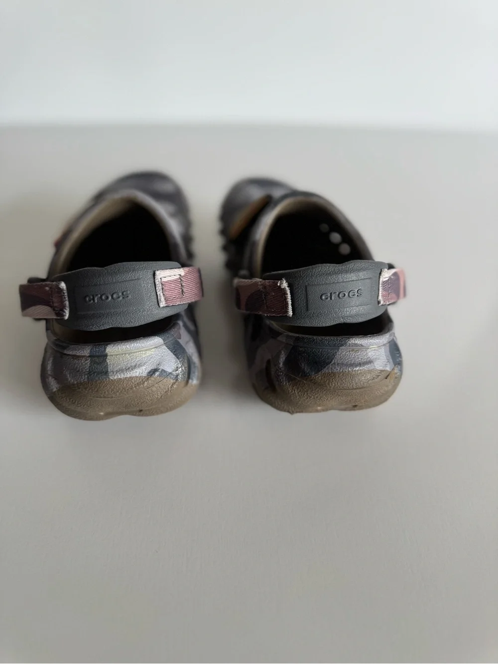 Crocs Kids C6 C7 Gray Camo Classic Clogs with Jibbitz Charms